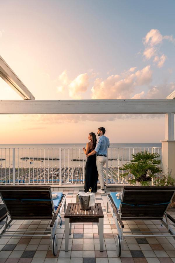 Luxor Beach Boutique Hotel Cattolica Exteriör bild