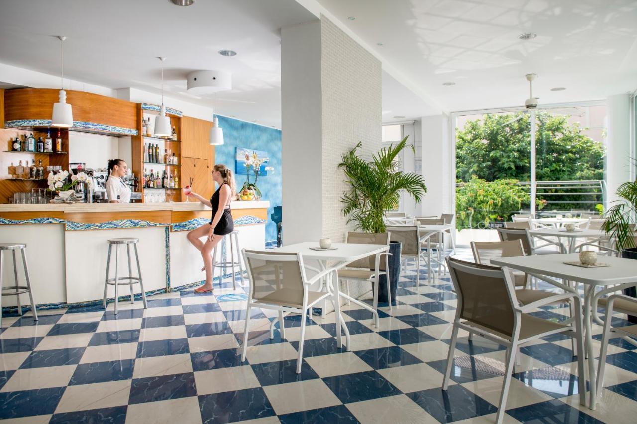 Luxor Beach Boutique Hotel Cattolica Exteriör bild