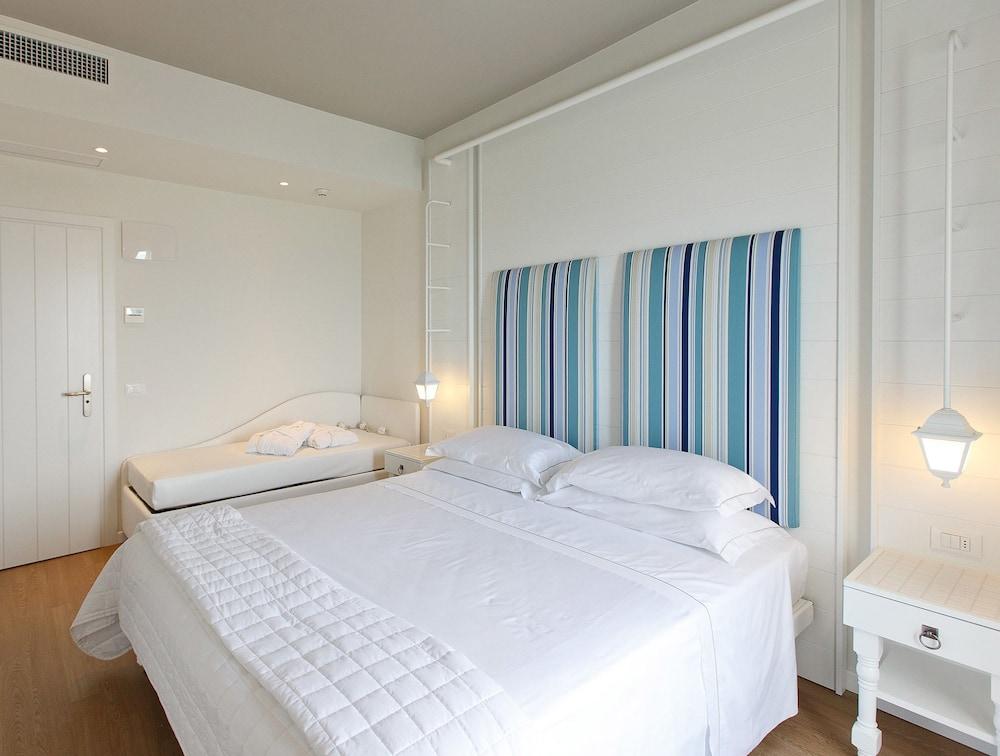 Luxor Beach Boutique Hotel Cattolica Exteriör bild