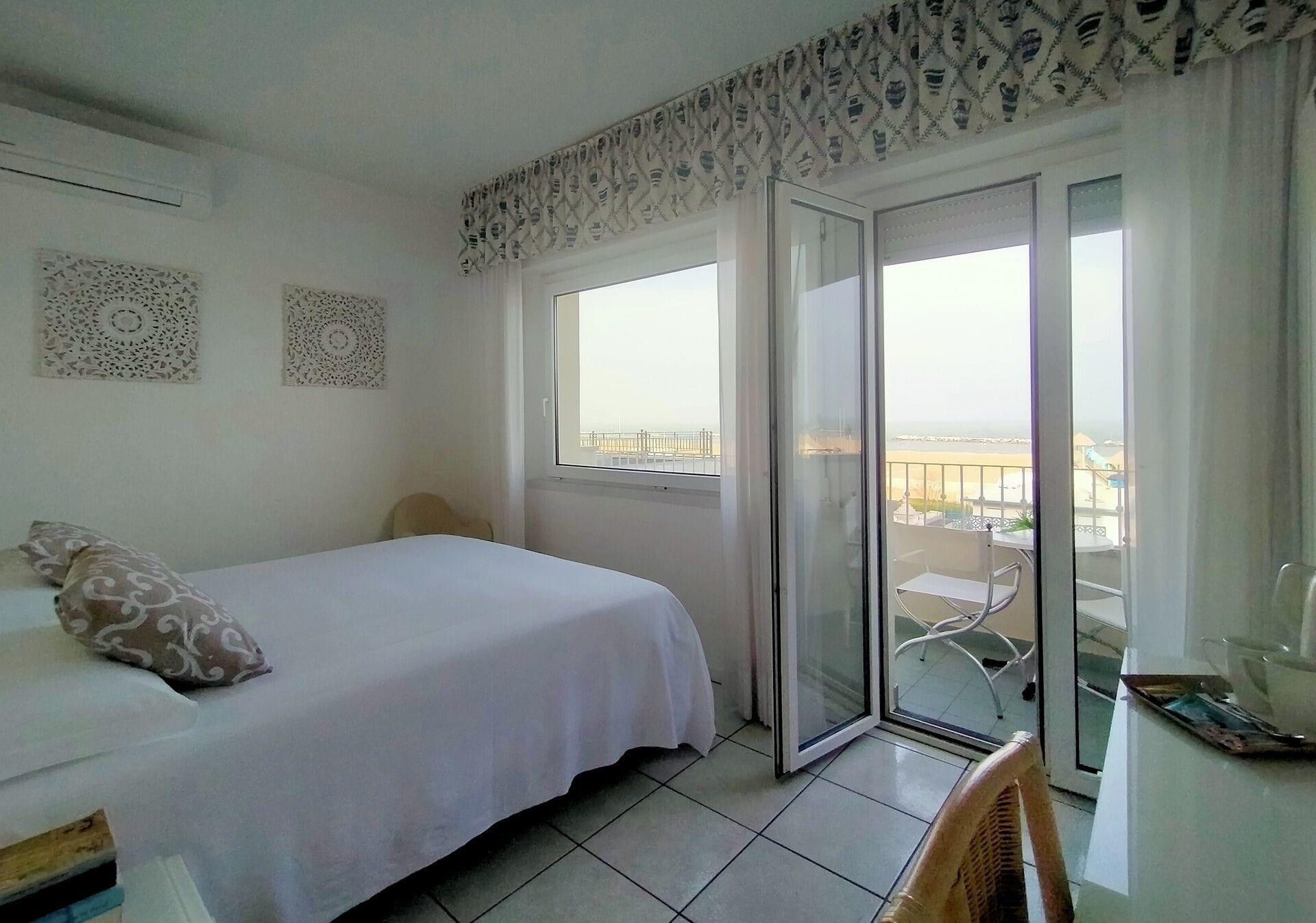 Luxor Beach Boutique Hotel Cattolica Exteriör bild